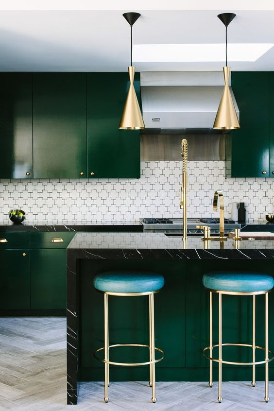 Emeral green kitchen trending for 2019