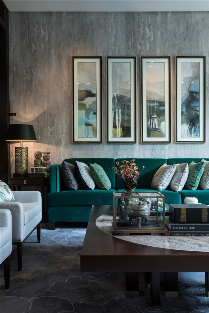 2019’s Modern Riches – Jewel Tones Sofas